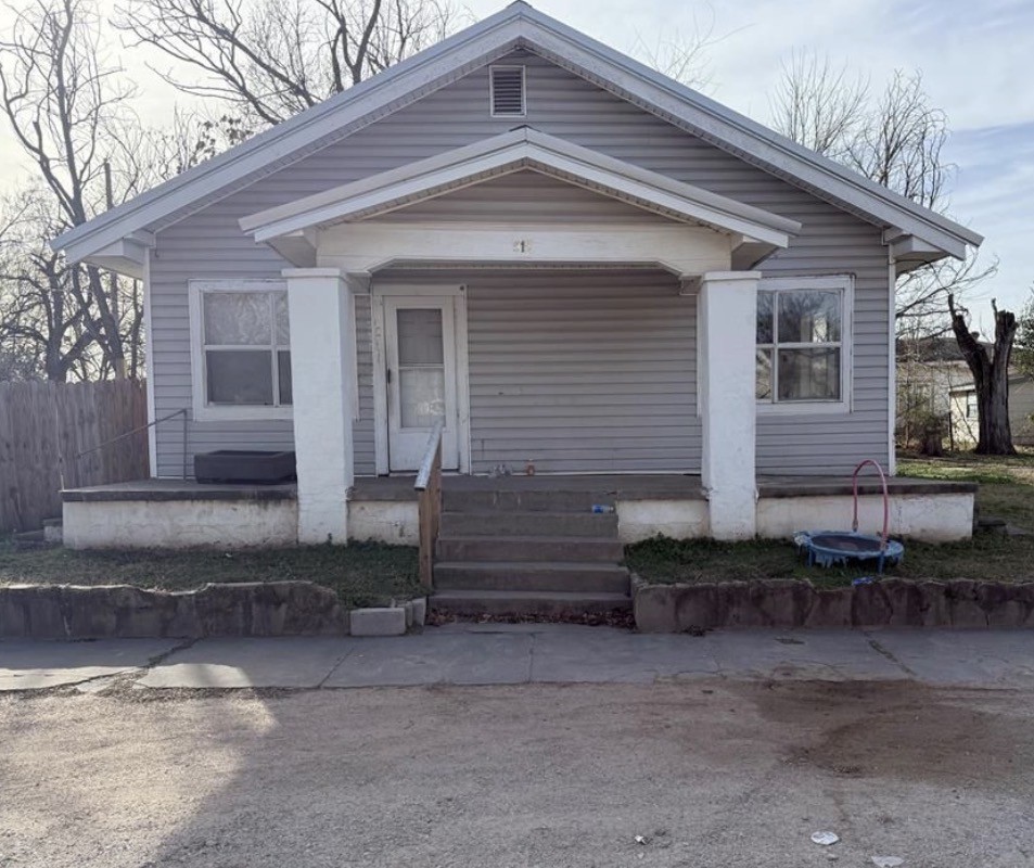 515 W 10th St